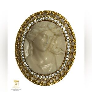 Vintage Cameo Brooch